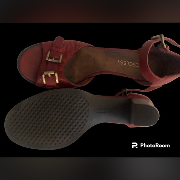 Retro Red Peep-Toe Pumps by Aerosoles Size 9M. - Picture 3 of 3